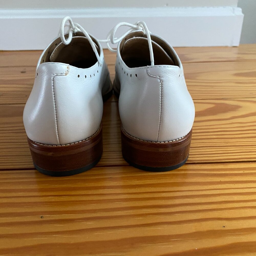 Banana Republic Women’s White Leather Buck Oxfords-Size 8.5-Excellent Condition! - Picture 5 of 8